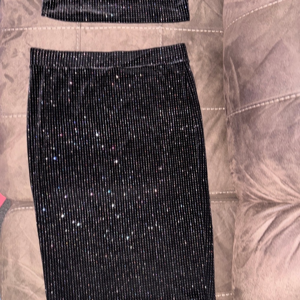 Two piece set - Picture 3 of 4